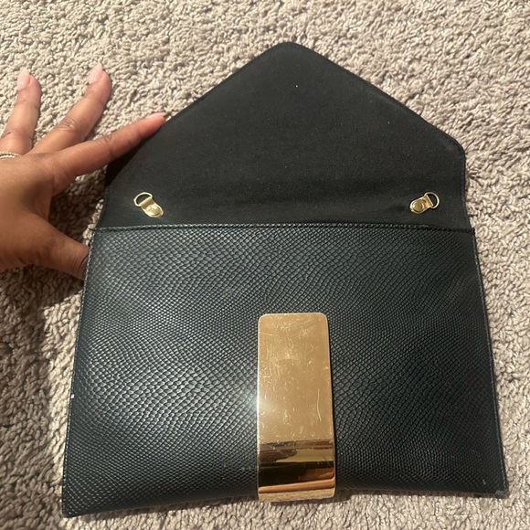Black and Gold clutch. - Picture 4 of 4